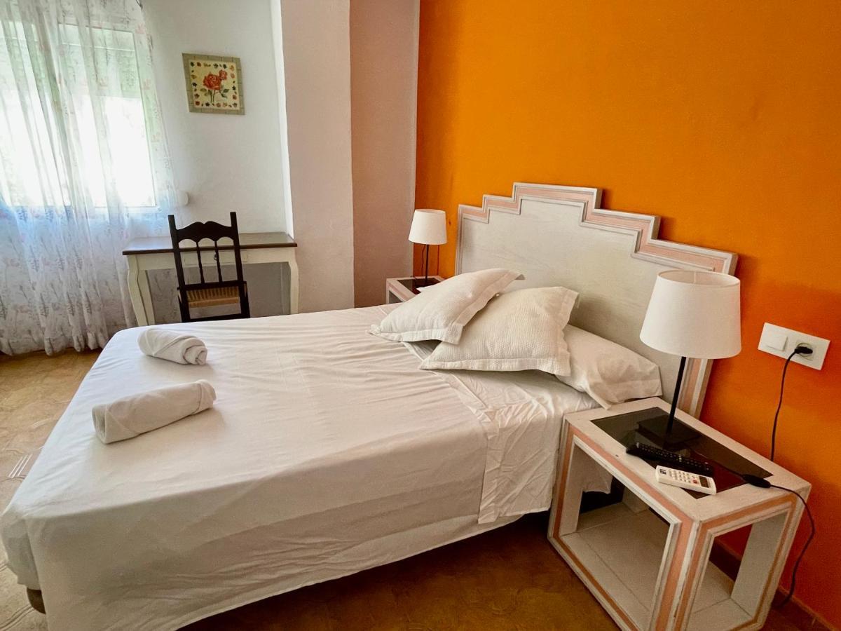 Hostal Los Arcos เวเฮร์ เด ลา ฟรอนเตรา ภายนอก รูปภาพ
