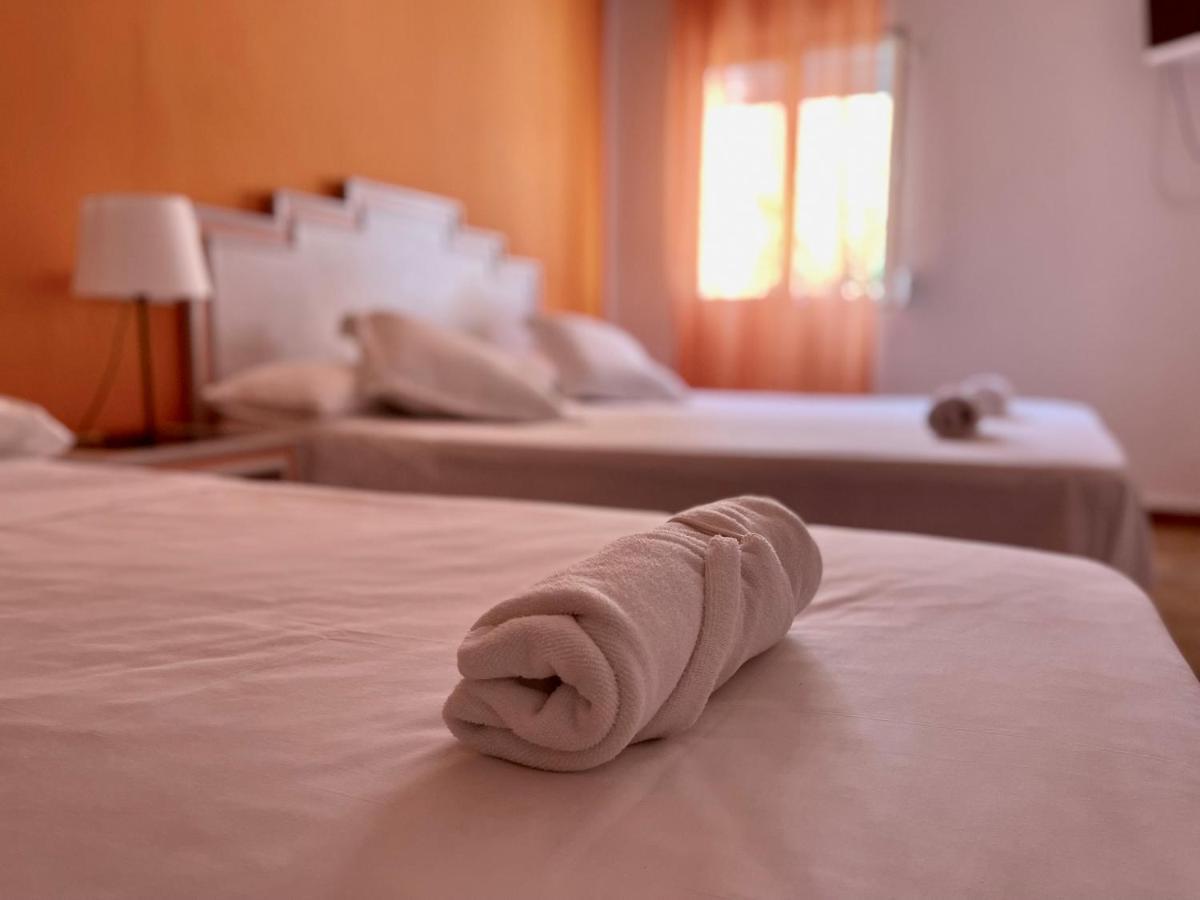 Hostal Los Arcos เวเฮร์ เด ลา ฟรอนเตรา ภายนอก รูปภาพ