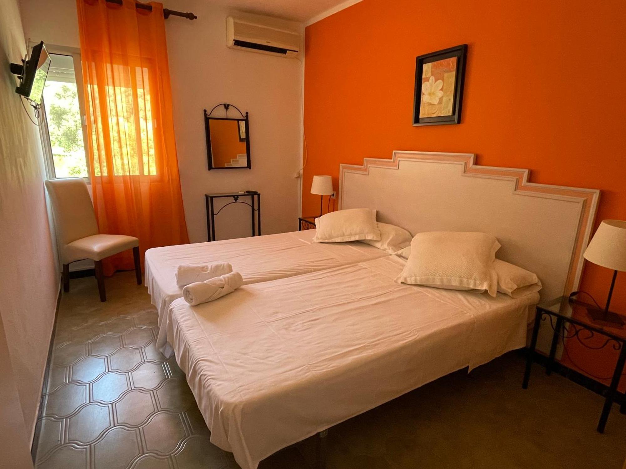 Hostal Los Arcos เวเฮร์ เด ลา ฟรอนเตรา ภายนอก รูปภาพ